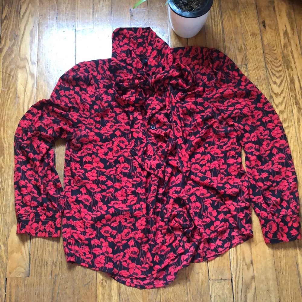 Shirt with tie neck